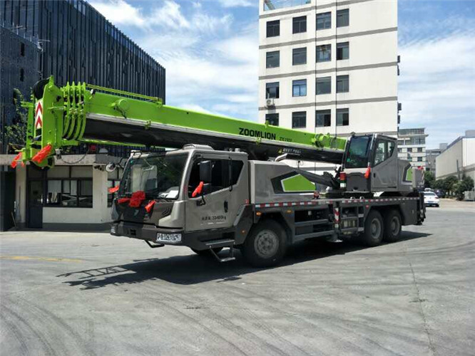 塔城市跨街广告牌的高空安装注意事项