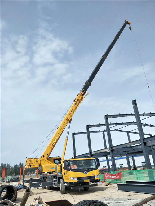 塔城市超高层建筑钢结构吊装案例